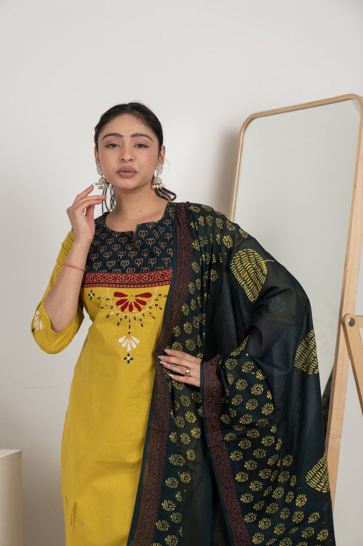 Printed Kurta Set with Dupatta Elegant Ethnic Wear