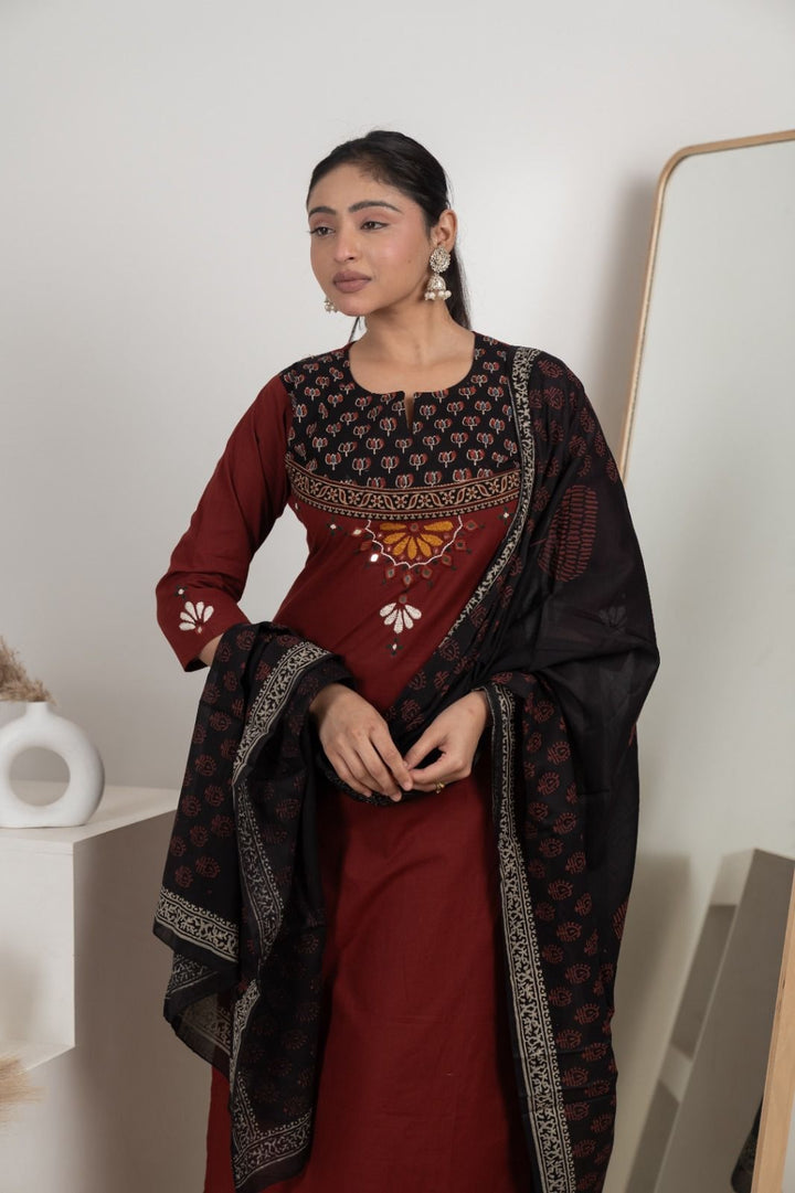 Printed Kurta Set with Dupatta Elegant Ethnic Wear