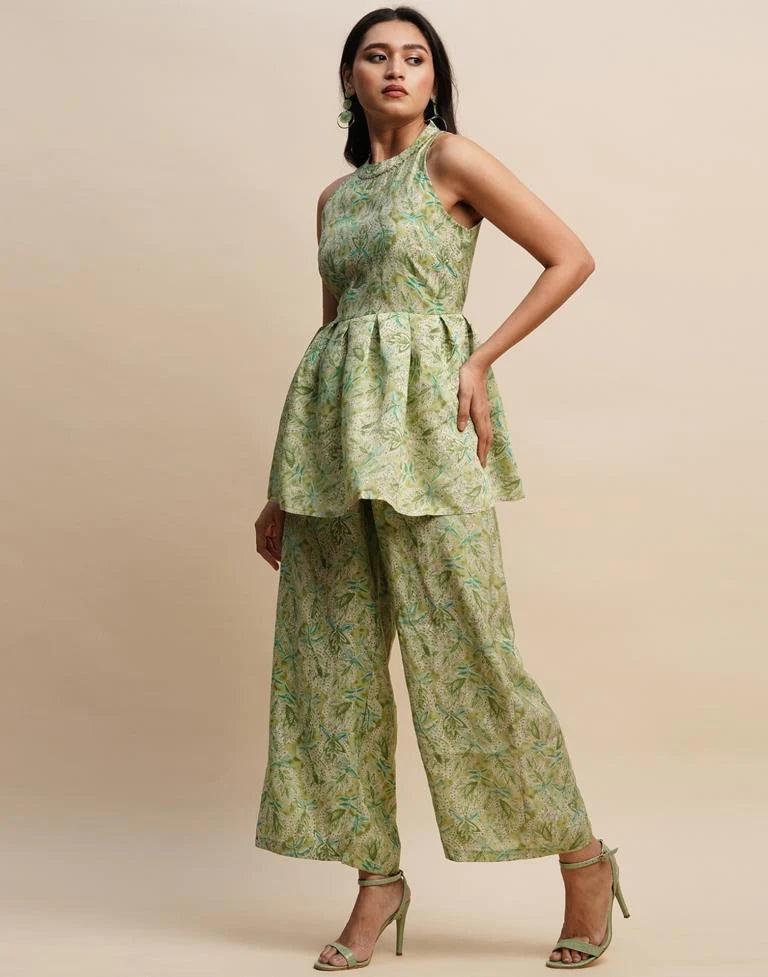 Women's Nature-Inspired Coordinated Outfit with Leaf Print